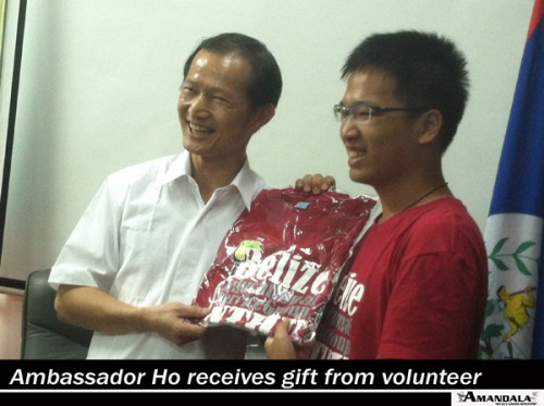Ambassador Benjamin Ho receives volunteer T-shirt