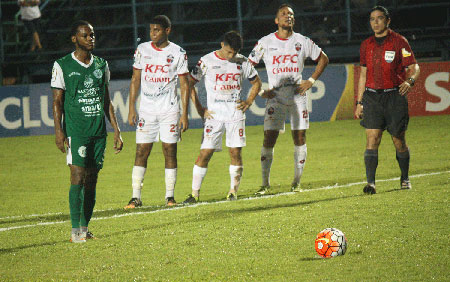 Deon-sizes-up-his-penalty-a